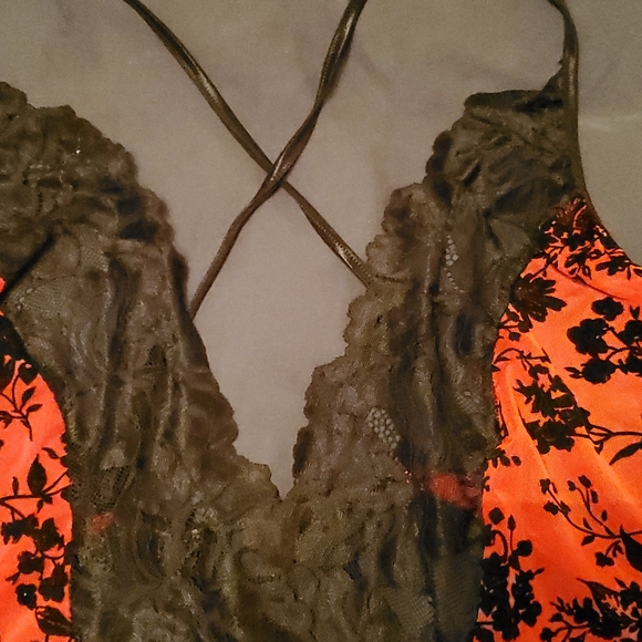 Plus size lace accent teddy - Picture 4 of 8